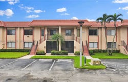 150 Lakeview Dr, Weston, FL 33326