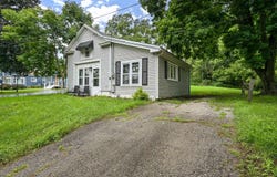 14 Hill St, Williams Bay, WI 53191