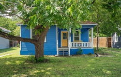 1014 W 6th St, Taylor, TX 76574