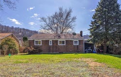 4060 Hart Ct, Murrysville, PA 15668
