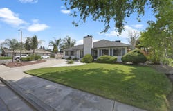 2323 E Hillcrest Avenue, Visalia, CA 93292