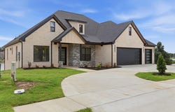 7636 S Shoreline Blvd, Benton, AR 72019