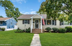 177 10th Street, Belford, NJ 07718