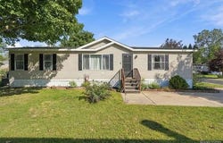 28034 Charlemagne, Romulus, MI 48174
