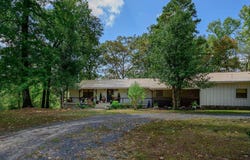 156 River Ln, Mena, AR 71953