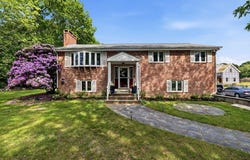 1535 Meridian St, Fall River, MA 02720