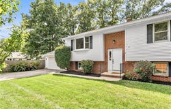 2 Ryan Lane, North Providence, RI 02911