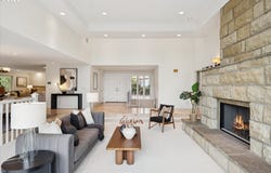26 MONTICELLO Dr, LakeOswego, OR 97035