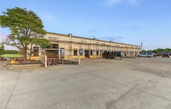 888 E Robinson Avenue, Springdale, AR 72764