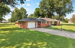 606 E 2nd S Street, Mount Olive, IL 62069