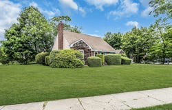 2 Cliff Road, Merrick, NY 11566
