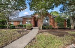 1223 Oakmanor Circle, Hewitt, TX 76643
