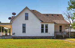 939 N Lynn Street, Nevada, MO 64772