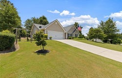 521 Embassy Walk, Winder, GA 30680