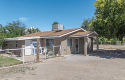 86 Molina Road, Peralta, NM 87042