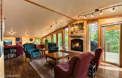 446 Hummingbird Dr, Sandpoint, ID 83864