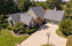 615 W Willow LN, Ottawa, KS 66067