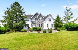 32 FERRIS WHEEL Drive, LAMBERTVILLE, NJ 08530