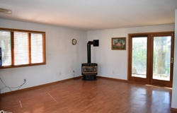 916 3Rd Avenue, Ackley, IA 50601