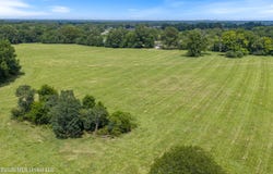 1000 Woolfolk Road, Senatobia, MS 38668