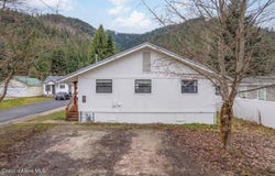 807 E Garden Ave, Osburn, ID 83849