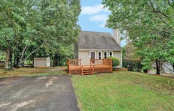 5110 Stewartsville, Moneta, VA 24121