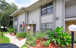 21 Oakwood Park, Ormond Beach, FL 32174