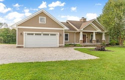 2976 Greenleaf Road, Akron, OH 44312