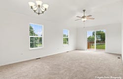 512 Legend Lane, McHenry, IL 60050