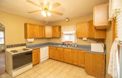 1310 4th st, Hull, IA 51239