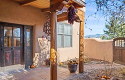 2 Tecolote Rd, Taos, NM 87529