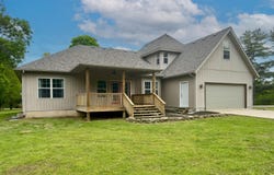 555 E Farm Road 84, Springfield, MO 65803