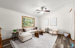 5519 W Dardanella Rd, Sioux Falls, SD 57106