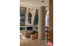 1060 E Oakmont Dr, Los Angeles, CA 90049