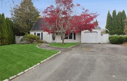 3 Meadowgrass Lane, Southampton, NY 11968