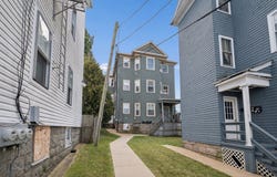 89 Rockland St, Fall River, MA 02724