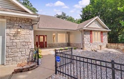 1 Hedges Circle, Bella Vista, AR 72715