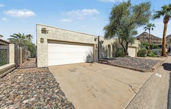 1930 E LINGER Lane, Phoenix, AZ 85020