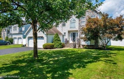 26 Brittany Way, Kendall Park, NJ 08824