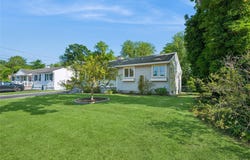 305 Glynn Street, North Babylon, NY 11703