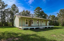 1012 Carter Road, Zavalla, TX 75980