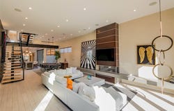 708 Hampton Drive, Venice, CA 90291