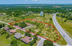 908 W Barnes Avenue, Comanche, TX 76442