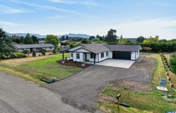 1161 Thornton Dr, Sequim, WA 98382