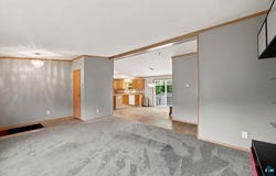 2 Barker Dr, Duluth, MN 55808