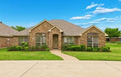 110 Crestway Drive, Cedar Hill, TX 75104