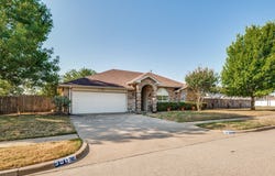 901 Mccomb Lane, Cedar Hill, TX 75104
