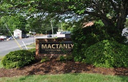 100 MACTANLY PL, STAUNTON, VA 24401