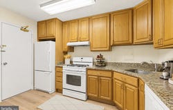 1300 S ARMY NAVY Drive, ARLINGTON, VA 22202