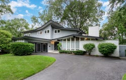 695 Ivy Lane, Glencoe, IL 60022